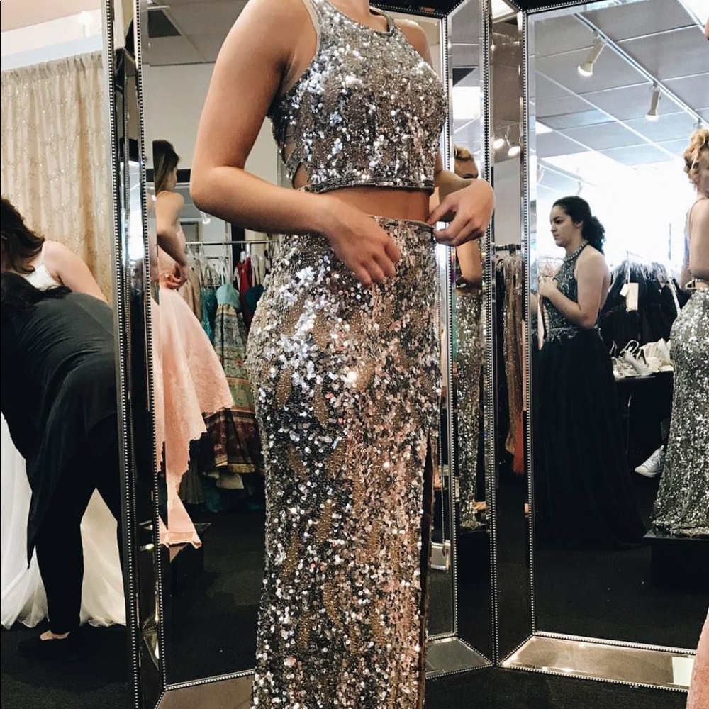 Silver Prom Dress💃🏼